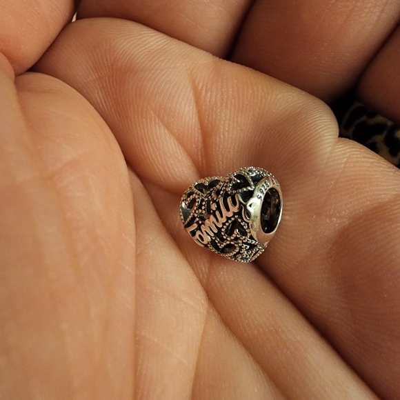 Pandora heart shaped family charm - Picture 4 of 4